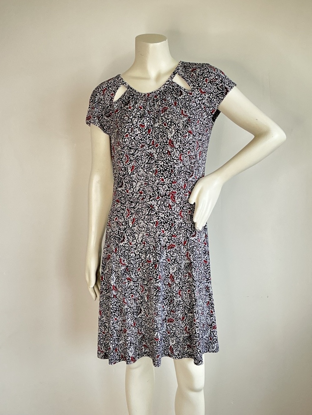 Printed Dress S Black White Red Fit & Flare Cutout Neck Short Sleeve
